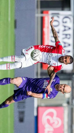 其中包括多 其中包括多